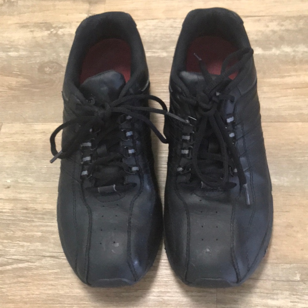 Non-Slip Women’s Tennis Shoes for Service Industry